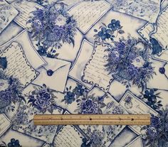 a blue and white wallpaper with flowers on it