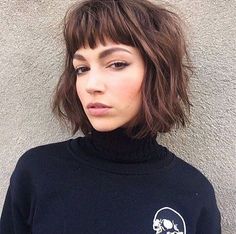 Short Layered Bob Haircuts, Layered Bob Haircuts, Bob Haircut With Bangs, Short Wavy Hair, Short Bob Haircuts, Grunge Hair, Elegant Hairstyles, Womens Haircuts, Bobs Haircuts