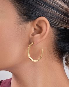 Love the look of herringbone? Then you'll want to wear these herringbone chain hoops everywhere you go! These sleek hoop earrings are available in both gold and silver tones. Materials: 14K gold or rhodium plated brass Features: 1.5" hoop, 3mm wide, 1mm thick, Lead & Nickel free, post back Sleek Gold Metal Jewelry, Sleek Hoop Jewelry Gift, Sleek Hoop Jewelry As A Gift, Hammered Hoop Jewelry, Minimalist Cadmium-free Hoop Earrings, Everyday Cadmium-free Hoop Earrings, Elegant Cadmium-free Hoop Earrings, Chain Hoop Earrings, Herringbone Chain