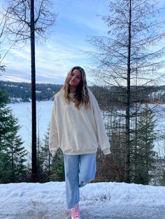 Cozy Beach Outfits Winter, Beachy Winter Outfits, College Girl Style, Beachy Fashion, Aesthetic Boston, Trendy Pictures, Alaska Cruise Outfits, Outer Banks Outfits, Winter Outfits Christmas