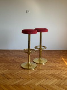 SET of 2 Vintage Red & Gold Faux Leather Bar Stools / Counter Height Stools / Mid Century Modern Bar Chairs / Brass / Yugoslavia / 1970s Crafted in the 1970s in Yugoslavia, this set of two vintage bar stools exudes charm and character. The rich combination of golden brass and vibrant red faux leather brings a touch of mid-century modern flair to any space. Ideal for both bar areas and kitchens, these counter height stools offer a stylish seating solution. The intricate details and quality crafts Modern Bar Chairs, Bar Stools Counter Height, Cherry Bars, Mid Century Modern Bar, Jazz Bar, Vintage Bar Stools, Red Bar, Vintage Stool, Leather Bar Stools