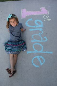 First day of school chalk photo. Photo ideas from Blue Cricket Design. Chalk Photos, Kind Photo, School Daze, End Of School Year, Beginning Of The School Year, 1st Day Of School, School Photography, End Of School