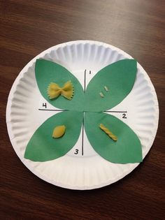 a paper plate that has some leaves on it and is cut out to look like a flower