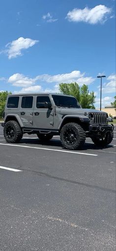 a gray jeep parked in a parking lot