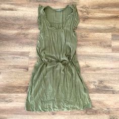 New Without Tags Size Medium Old Navy Ruffled Sleeves & Neckline Attached Slip Lining Draw String Ties At Waist Olive Green Army Green 100% Rayon Shell / 100% Polyester Lining Approximate Flat Measurements: Pit To Pit About 16” Waist About 16” Shoulder To Bottom Of Shirt About 18” Make Me An Offer Or Bundle For An Extra Discount! 60’s 70’s 90’s 2000’s Y2k Jeans Boots Spring Summer Fall Winter Trend Vacation Military Army Ruffles Drawing, Y2k Jeans, Spring Boots, Fall Winter Trends, Old Navy Dresses, Ruffled Sleeves, Navy And Green, Autumn Summer, Jeans And Boots