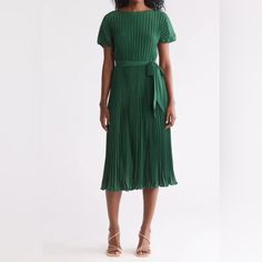 Chic Green Pleated Dress With A Tied Waist And Flowing Skirt. Great For Formal Events Or Casual Outings. Green Blouse Dress, Green Pleated Dress, Flowing Skirt, Pleated Dress, Formal Event, Colorful Dresses, Midi Dress, Womens Dresses, Skirt