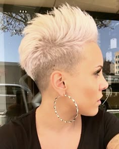 Viking Hair Women, Nice Short Haircuts, Shaved Hair Cuts, Half Shaved Hair, Funky Short Hair, Popular Short Hairstyles, Viking Hair, Short Sassy Hair, Super Short Hair