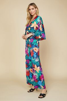 This tropical-print cropped kimono has beach getaway written all over it. It's equally cute poolside or out in the city for dinner. Complete the look with our matching palazzo pants. •Cropped •V-neckline •Adjustable tie hem •Three-quarter sleeves Item Number: 44755 Vacation Kimono With Vibrant Print, Tropical V-neck Kimono For Summer, Summer Tropical Print Kimono, Summer Tropical Style Kimono With Tropical Print, Summer Tropical Kimono With Tropical Print, Tropical Print Kimono For Summer, Tropical Kimono With Tropical Print For Summer, Tropical Print Kimono With Kimono Sleeves For Beach Season, Vibrant Print Kimono For Vacation