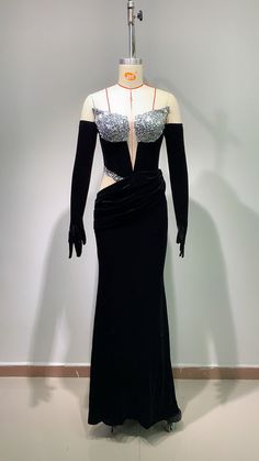 Motif: Pailleté

 Type de manche: Sans manches

 Encolure: Bretelles

 Longueur : Maxi

 Matériel: Polyester

 Composition : Polyester 85%, Maille 15% =.= Dramatic Entrance, Velvet Bra, Bardot Neckline, Bra Dress, Rhinestone Embellishments, Gowns Of Elegance, Evening Dresses Elegant, Cami Crop Top, Swimwear Cover Ups