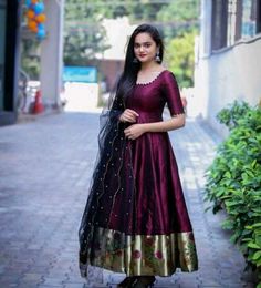 Saree To Gown Convert, Chudi Designs, Dresses Closet, Black Anarkali, Kalamkari Dresses, Pakistani Culture, Lehnga Dress