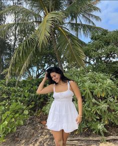 Midsize Outfits Summer, Ava Jules, Outfit Ideas Midsize, Women Beach Outfits, Cute Beach Outfits, Summer Picture Poses, Midsize Outfits, Hawaii Outfits, Beach Wear Outfits