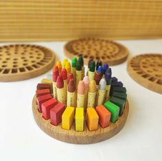 there are many crayons in the holder on the table next to each other