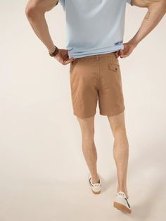 Built for those classy moments where you gotta dress your casual shorts up. Made with our classic Originals spandex stretch fabric in a classier, more tailed fit, the Flat Front shorts are designed to give you that elevated chino look without sacrificing comfort. They rock a non-elastic waistband and oxford lined pockets, so whether you're headed to the golf course or a casual lunch meeting, you can feel confident that all of your necessities are safe and secure. Fabric: 98% cotton / 2% spandex Machine Wash Cold, Tumble Dry Low | Chubbies The Staples Flat Front Cotton/Spandex Shorts in Dark Khaki | Size 35 Lunch Meeting, Spandex Shorts, Dark Khaki, Elastic Waist Shorts, Chino Shorts, Golf Course, Feel Confident, Cotton Spandex, Mens Shorts