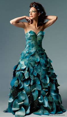 Recycled Dress, Peacock Dress, Paper Fashion, Paper Dress, Wedding Dress Pictures, Colored Wedding Dresses, Art Dress, Wedding Dresses Unique