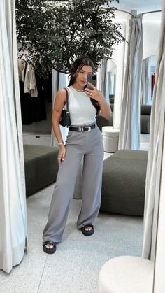 Wide Leg Alfaiataria, Look Office, Office Outfits Women, Stylish Work Attire, Elegante Casual, Minimal Outfit, Stylish Work Outfits, Causual Outfits, Looks Chic