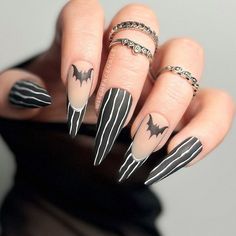 Sally Nails, Bat Nails, Horror Nails, Black Halloween Nails, Holloween Nails, Fab Nails, Spooky Nails, Witchy Nails, Halloween Acrylic Nails