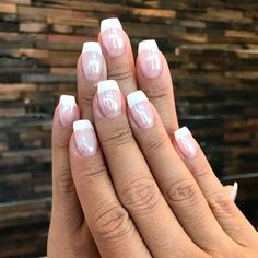 Chrome French Tip Nails Designs, 2023 Short Nails, Tip Nails Designs, Chrome French Tip Nails, Nail Designs Hot Pink, Manicure 2023, Chrome French Tip, Pink French Manicure, Chrome Manicure