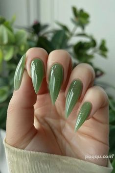 Green Nails: Embracing Nature's Hue - Puqqu Silhouette Nails, Latest Nail Designs, Green Nail Art, Pointy Nails, Nail Shimmer, Green Nail Polish, Green Nail, Stiletto Nails Designs