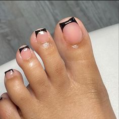 Black French Tip Nails Toes, Black Acrylic Toe Nails, Nails For Toes, Nails Gucci, French Toe Nails, French Tip Toes, Black Toe Nails, Black French Nails, French Pedicure