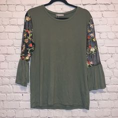 Nwot Milan Kiss Green Bell Embroidered Sleeve Top Floral Embroidery Flowy Top Length: 27” Pit To Pit Lying Flat: 19.5” Size: L Flowy Tops, Floral Embroidery, Sleeve Top, Floral Tops, Milan, Womens Tops, Green, Floral, Women Shopping