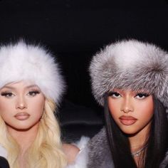 #fur #fake #viral #vintage #hat #fluffy #makeup #friends #Fashion #makeup #abstract #winter #black #pink #musthave #dupe #star #cozy #aesthetic #health #skincare #trendy #gifts #giftideas #design #decore #ideas #architecture #instagram #inspiration #interiordesign #design #dekoration #jewelery #sustainabel #hairstyles #home #streetsyle #shell #rose #dior #prada #books #paris #clean #222 #money #pinterest #motivation Credits to the owner of the foto Link⤵️ Fur Hat Outfit, Jodie Woods, Alabama Barker, Hair Styles Ideas, Blonde Style, Green Hair Dye, Short Hair Cut, Cabin Trip, Winter Princess