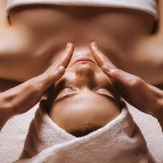 Massage Face, Post Insta, Spa Facial, Belle Beauty, Face Massage, April 16, Facial Massage, Beauty Awards, Sofia