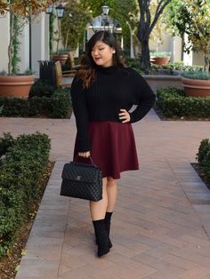 Plus Size Skirt Outfits Fall, Chunky Girl Outfits, Burgundy Skirt Outfit Fall, Chunky Girls, Skirt Chanel, Earth Fashion, Plus Zise, Perfect Winter Outfit, Cropped Turtleneck