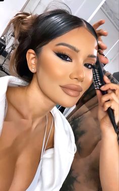 Hottest Makeup Looks, Full Glam Makeup Looks Brown Eyes, Baddie Makeup Aesthetic, Dark Glam Makeup, Seductive Makeup Looks, Baddie Makeup Glam, Brown Glam Makeup, Simple Glam Makeup, Ivana Santacruz