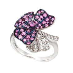 This beautiful Clover Ring goes super well with any case of attire. The wonderful fancy pink sapphires are so attractive and sparkling and held back at the same time. If it is a Dinnerparty or just picking up the kids from school - the ring fits any occasion, as every occasion fits the Ring and the fourth leaf in perfect E-F/VVS diamonds even moves! Ring handcrafted in 18 k White Gold and Palladium with Pink Sapphires and White Diamonds Paving: Pink Sapphires 0,70ct.; White Diamonds 0,23ct Mater Gold Wrap Ring, Clover Ring, Yellow Sapphire Rings, Jewelry Flower, Pink Sapphire Ring, White Diamond Ring, Heart Shaped Rings, Orange Sapphire, Heart Shaped Diamond