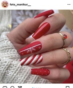 Holiday Nails Winter, Candy Cane Nails, Red Christmas Nails, Red And White Christmas, Cute Christmas Nails, Christmas Gel Nails, Nail Candy, Snowflake Nails, Christmas Nails Acrylic