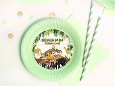 there is a paper plate with the name debaamann on it and two straws next to it