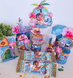 kit of 33 personalized baby moana themed products 4 pringles with stage 4 Pringles with shaker and dome 4 boxes with M&Ms (includes the m&m) 4 boxes with coloring sheets 4 chocolate packaging (chocolate not included) 1 cake topper with shaker 1 3D Number 1 initial letter of the name in 3D Please, when placing the order, leave information such as the name of the party and the age to be reached. If you have additional information before we are available, you can write us a message and we will gladly assist you. If you want you can visit us on our page and learn more about us@nasacreationsyevents Moana Party Favors, 1 Cake Topper, Baby Moana, Moana Theme, Pringles Can, Moana Party, 1 Cake, Custom Party Favors, Chocolate Packaging