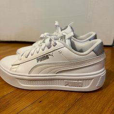 Nwot Puma Smash Platform V3 Pop Up Sneaker Puma Logo Sneakers With Round Toe, Puma Sneakers With Round Toe For Spring, Puma Shoes Women, Puma Tennis, Puma Tennis Shoes, White Puma Sneakers, Puma Creepers, Puma Rihanna, Puma Carina