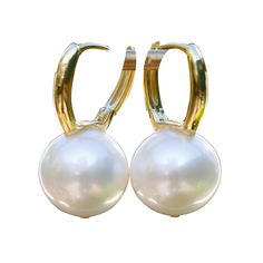 This is a pair rare size freshwater pearl earring. The pearl's size is approx.12.5mm. The pearl is seedless freshwater pearl, round and with good luster. Always, in order to have the seedless freshwater pearls at this size, the Framers will farm the oyster in water for more than 10 years. 10 years, it is really a long history to the oyster. Even 10 years old, the oyster always can produce the pearl at the size about 11-12mm. So, any pearls with round shape at size more than 12mm is very precious White Gold Akoya Pearl Teardrop Earrings, Akoya Pearl Drop Earrings In Pearl White, Classic Oval High Luster Pearl Earrings, Luxury Pearl Pendant Earrings, Classic Akoya Pearl Earrings With Pearl Pendant, Luxury Oval Pearl Drop Earrings, Luxury Round Pearl Drop Earrings, Luxury Pearl White Earrings With Pearl Pendant, Pearl White Akoya Pearl Dangle Earrings