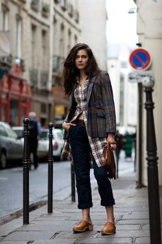 The Sartorialist, Leandra Medine, Clogs Style, Vintage Flannel, Miniskirt Outfits, Long Shirt, World Of Fashion, Women's Style