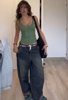 Mid Weather Outfits, A Cup Outfits, Hobo Style Outfits, Dirtbag Outfits, Women's Grunge Fashion, Wlw Outfit, Basic Outfits Aesthetic, Summer Jean Outfits, Blue And Green Outfit