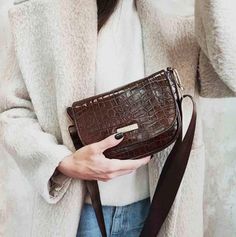 Elegant brown leather shoulder bag for women. Stylish and durable perfect for daily use. Brown Leather Shoulder Bag, Brown Shoulder Bag, Bag For Women, Purses And Handbags, Leather Shoulder Bag, Shoulder Bags, Brown Leather, Shoulder Bag, For Women