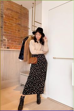 How to wear skirts in the winter - floral maxi skirt outfit with boots and sweater. More winter outfits, and styling tips at yesmissy.com Long Skirt Outfits Cold Weather, Black Floral Skirt Outfit Fall, Black And White Skirt Outfit Fall, Long Skirt Outfits With Boots, Black Floral Maxi Skirt Outfit, Black Floral Midi Skirt Outfit, Sweater With Maxi Skirt, How To Style A Skirt In Winter, Sweater And Maxi Skirt Outfit