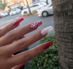 Simple Christmas Coffin Acrylic Nails, Christmas Nails Coffin Short, Classy Christmas Nails Coffin, Christmas Coffin Acrylic Nails, Pretty Christmas Nails Acrylic, Simple Christmas Nails Coffin, Red White Christmas Nails, Christmas Nails Red And White, Nail Decoration Ideas