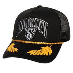 Enjoy a gilded display of your enthusiasm for your NBA favorites with this Brooklyn Nets Hardwood Classics Gold Leaf snapback hat from Mitchell & Ness. It features the team's classic logo embroidered on the solid front panels and gold leaf-shaped appliques on the bill that draw attention to your unrelenting fandom. The rear mesh panels also offer a breezy feel that's always welcome. Best Jersey, Rope Decor, Brooklyn Nets, Screen Printing Designs, Classic Logo, Mesh Panel, Mitchell & Ness, Adjustable Hat, Snapback Hat