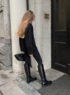 Black High Boots Outfit Fall, Cute Outfits With Long Boots, Long Boots Black Outfit, Outfits With Riding Boots Fall, Western Ankle Boots Outfit Winter, Winter Outfits Long Boots, Autumn Outfits With Boots, Flat High Boots Outfit, Tall Boots Outfit Work