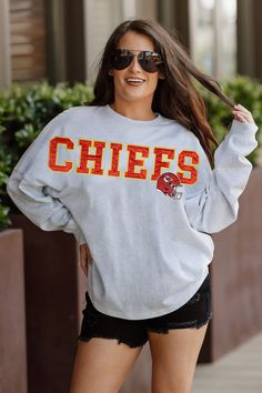 Designed for the ultimate fan, our Kansas City Chiefs drop shoulder long sleeve tee combines a relaxed fit, heathered finish and luxurious French Terry knit. With a ribbed neckline and cuffs, you'll stay stylish and comfortable while showing your unwavering team support. Team Spirit Long Sleeve Fan Merchandise Tops, Long Sleeve Tops For Sports Events, Collegiate Long Sleeve Tops For Sports Events, Long Sleeve Sports Fan Top With Team Name, Ribbed Neckline, Kansas City Chiefs, Long Sleeve Tee, Kansas City, Drop Shoulder