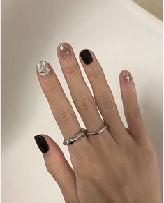 Black Manicure Short, Fashion Outfits Dresses, Minimal Nails Art, Hello Nails, Edgy Nails, Simple Gel Nails, Casual Nails, Outfits Dresses