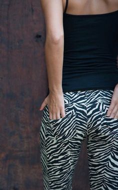 These amazing cream black Zebra Lycra Jeans - Jeggings are the perfect tight jeans! Funky Simplicity Lycra jeans are made from our thickest high quality 4 way stretch cotton Lycra for women who love jeans but hate feeling constricted. They come in a jeans cut with pockets and belt-loops, so that you have the snug fit of a pair of jeans with the comfort of leggings. They come in different styles, to fit in with every aspect of your lifestyle. From flattering bootcut Lycra jeans, that suit every s Zebra Jeans, 70s Look, Shirt Blouses Women's, Quoi Porter, Low Waist Jeans, Jeans High Waist, Flared Leggings, Love Jeans, Jeans Mom