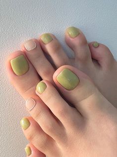 Color Pedicure Ideas, Nail Feet Color, Green Nails Pedicure, Best Toenail Polish Color, Light Green Toe Nails, Pedicure Summer Colors, Gel Toe Nails Summer Toenails, Green Toenail Polish, Pedicure Ideas Green