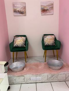 two green chairs sitting next to each other on top of a pink carpeted floor