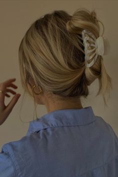 Hair Clip Hairstyles, Hair Stylies, Hair Inspo Color, Messy Hairstyles, Up Hairstyles