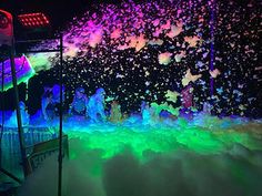 Foam Party Ideas For Adults, Foam Glow Party, Glow In The Dark Foam Party Ideas, Glow Foam Party, Foam Birthday Party Ideas, 18th Themes, Glow In The Dark Pool Party Ideas, Neon Foam Party, Glow In The Dark Pool Party