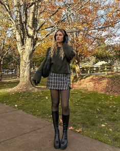 autumn, fall, cool weather, warming up, cozy, boots outfits, boots, fashion, trends, colors, fall autumn 2024, sweater weather, style, inspo, fits Fall Fashion Office, Checkered Outfit, Fall Fashion Casual, Plaid Print Skirt, Women's Fall Fashion, Fashion Mumblr, October Outfits, Winter Skirt Outfit, Womens Fashion Casual Fall