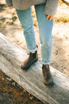 Everything in our original Chelsea boots taken up a notch in our antique brown #1609s Blundstone Boots Outfit, Rustic Clothes, Brown Blundstone, Blundstone Outfit, Granola Mom, Granola Fits, Brown Boots Outfit, Saturn Return, Womens Casual Boots